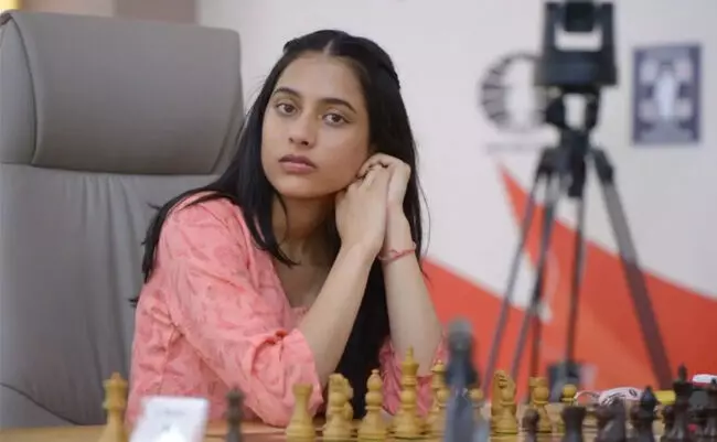 ದಿವ್ಯಾ ದೇಶಮುಖ್‌ಗೆ ಅಭಿನಂದನೆಗಳ ಸುರಿಮಳೆ