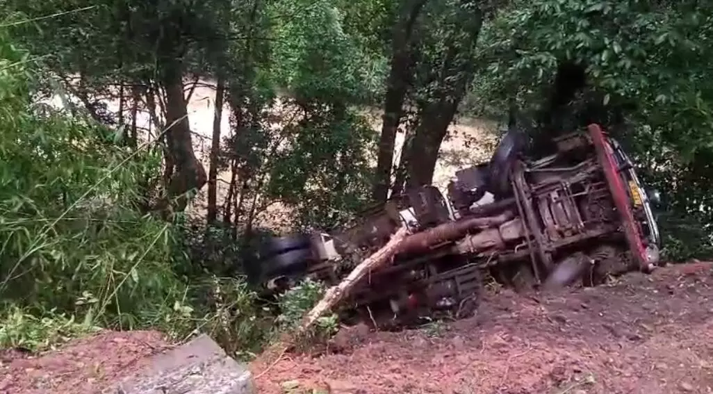 ಶಿರಾಡಿ ಘಾಟ್: ಟ್ಯಾಂಕರ್ ಪಲ್ಟಿ