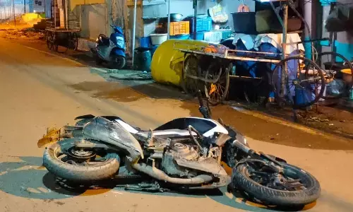 ಗದಗ | ವಿದ್ಯುತ್ ಕಂಬಕ್ಕೆ ಬೈಕ್‌ ಢಿಕ್ಕಿ; ಇಬ್ಬರು ಮೃತ್ಯು