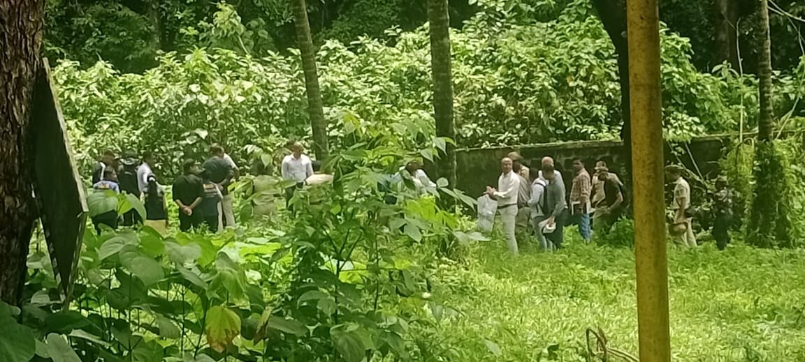 ಧರ್ಮಸ್ಥಳ ದೂರು : ದಟ್ಟ ಅರಣ್ಯದ ಮಧ್ಯೆ ನಡೆಯುತ್ತಿರುವ ಸ್ಥಳ ಪರಿಶೀಲನೆ