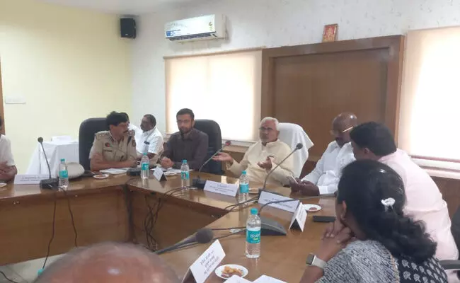 ರಾಯಚೂರು | ಆ.6ರಂದು ನಡೆಯುವ ಮುಖ್ಯಮಂತ್ರಿಗಳ ಕಾರ್ಯಕ್ರಮ ಅಚ್ಚುಕಟ್ಟಾಗಿ ನಡೆಯಲಿ: ಶಾಸಕ ಜೆ.ಟಿ.ಪಾಟೀಲ್ ರಾಯಚೂರು | ಆ.6ರಂದು ನಡೆಯುವ ಮುಖ್ಯಮಂತ್ರಿಗಳ ಕಾರ್ಯಕ್ರಮ ಅಚ್ಚುಕಟ್ಟಾಗಿ ನಡೆಯಲಿ: ಶಾಸಕ ಜೆ.ಟಿ.ಪಾಟೀಲ್