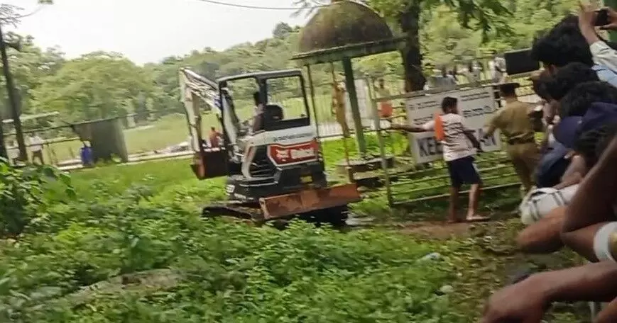 ಧರ್ಮಸ್ಥಳ ಪ್ರಕರಣ: ಜೆಸಿಬಿ ಉಪಯೋಗಿಸಿ ಕಾರ್ಯಾಚರಣೆ ಧರ್ಮಸ್ಥಳ ಪ್ರಕರಣ: ಜೆಸಿಬಿ ಉಪಯೋಗಿಸಿ ಕಾರ್ಯಾಚರಣೆ