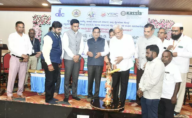 ಸಣ್ಣ ಕೈಗಾರಿಕೆಗಳ ಸ್ಥಾಪನೆಯಿಂದ ಆರ್ಥಿಕ ವೃದ್ಧಿಯ ಜೊತೆಗೆ ಉದ್ಯೋಗ ಸೃಷ್ಟಿಗೂ ಸಹಕಾರಿ : ಸಚಿವ ಶರಣಬಸಪ್ಪ ದರ್ಶನಾಪುರ ಸಣ್ಣ ಕೈಗಾರಿಕೆಗಳ ಸ್ಥಾಪನೆಯಿಂದ ಆರ್ಥಿಕ ವೃದ್ಧಿಯ ಜೊತೆಗೆ ಉದ್ಯೋಗ ಸೃಷ್ಟಿಗೂ ಸಹಕಾರಿ : ಸಚಿವ ಶರಣಬಸಪ್ಪ ದರ್ಶನಾಪುರ