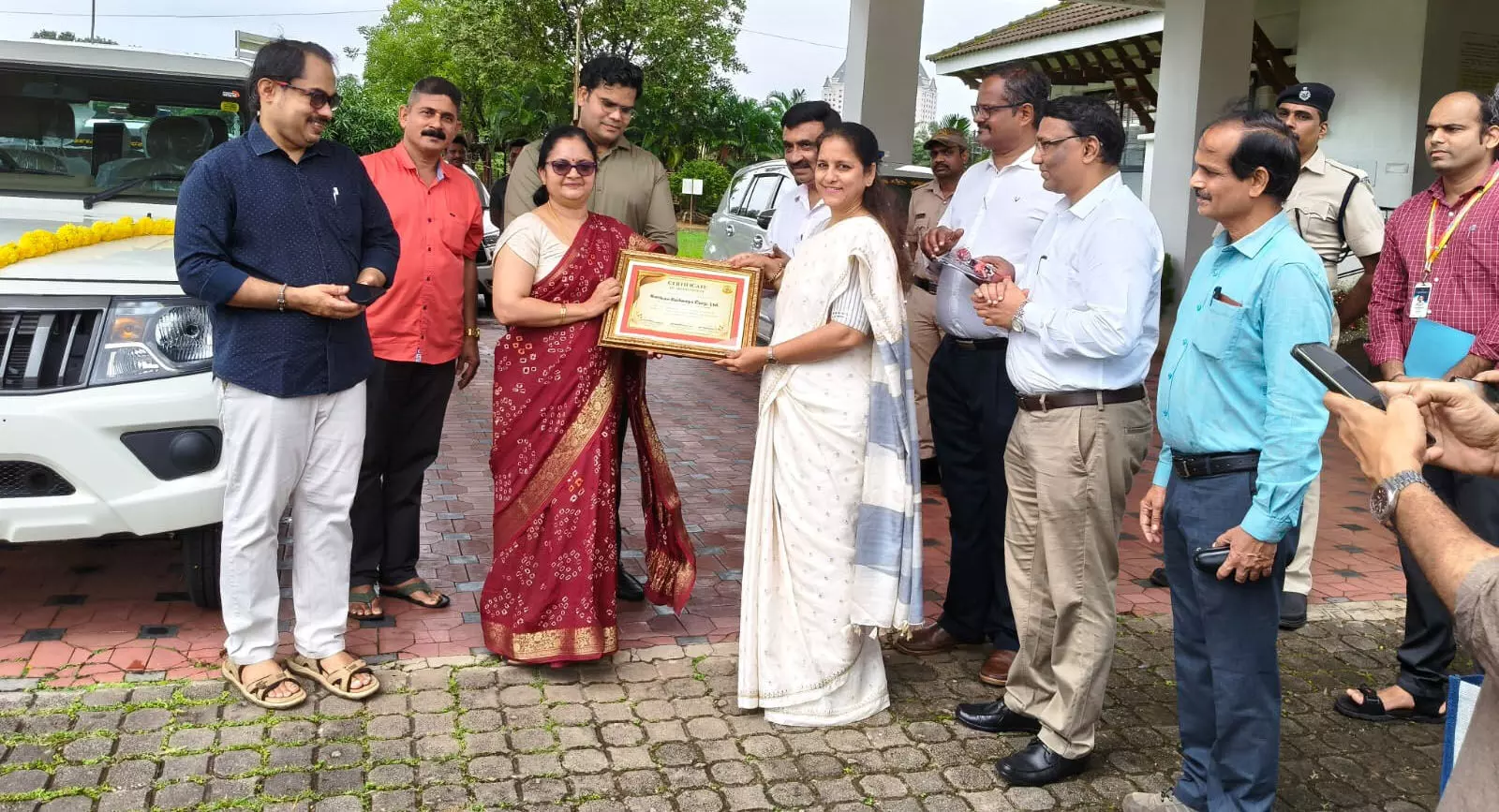 ಕೊಂಕಣ ರೈಲ್ವೆಯಿಂದ ಆರೋಗ್ಯ ಇಲಾಖೆಗೆ ವಿವಿಧ ಕೊಡುಗೆ ಹಸ್ತಾಂತರ ಕೊಂಕಣ ರೈಲ್ವೆಯಿಂದ ಆರೋಗ್ಯ ಇಲಾಖೆಗೆ ವಿವಿಧ ಕೊಡುಗೆ ಹಸ್ತಾಂತರ