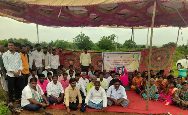 ಬೀದರ್ | ದಲಿತರ ರುದ್ರಭೂಮಿ ಒತ್ತುವರಿ ಆರೋಪ : ಪ್ರತಿಭಟನೆ ಬೀದರ್ | ದಲಿತರ ರುದ್ರಭೂಮಿ ಒತ್ತುವರಿ ಆರೋಪ : ಪ್ರತಿಭಟನೆ