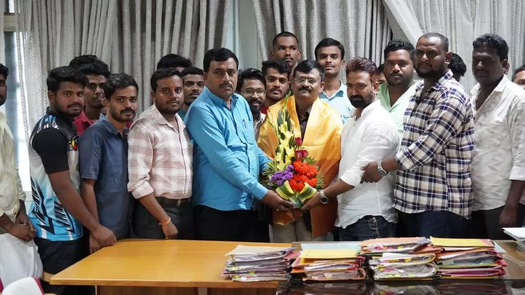 ಗುಲ್ಬರ್ಗಾ ವಿಶ್ವವಿದ್ಯಾಲಯದ ಪ್ರಭಾರ ಕುಲಸಚಿವರಾಗಿ ಪ್ರೊ.ರಮೇಶ್ ಲಂಡನಕರ್ ಮರು ನೇಮಕ : ಸನ್ಮಾನ