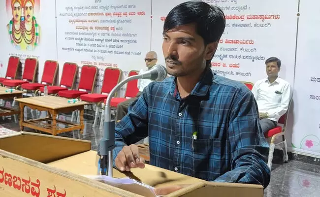 ಕಲಬುರಗಿ | ಎಲ್ಲರೂ ಸಮಾನರೆಂದು ವಚನಗಳ ಮೂಲಕ ಬಸವಣ್ಣನವರು ಸಾರಿದ್ದಾರೆ: ಡಾ.ಶಾಂತಲಿಂಗ ಘಂಟೆ ಕಲಬುರಗಿ | ಎಲ್ಲರೂ ಸಮಾನರೆಂದು ವಚನಗಳ ಮೂಲಕ ಬಸವಣ್ಣನವರು ಸಾರಿದ್ದಾರೆ: ಡಾ.ಶಾಂತಲಿಂಗ ಘಂಟೆ