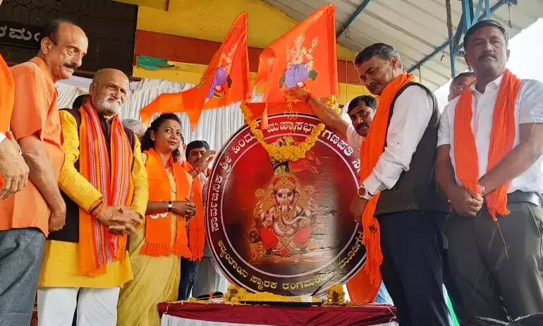 ಕೇಸರಿ ಶಾಲು ಹಾಕಿಕೊಂಡಿರುವುದು ನನ್ನ ಧರ್ಮಕ್ಕಾಗಿ: ಮುತಾಲಿಕ್ ಜೊತೆ ವೇದಿಕೆ ಹಂಚಿಕೊಂಡ ಕಾಂಗ್ರೆಸ್ ಶಾಸಕಿ ನಯನಾ ಮೋಟಮ್ಮ