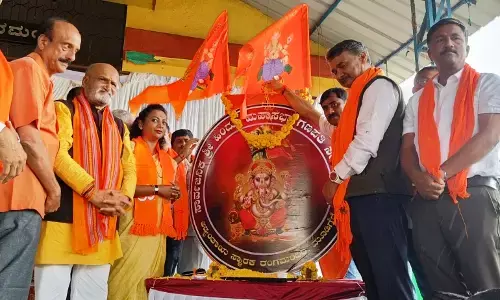 ಕೇಸರಿ ಶಾಲು ಹಾಕಿಕೊಂಡಿರುವುದು ನನ್ನ ಧರ್ಮಕ್ಕಾಗಿ: ಮುತಾಲಿಕ್ ಜೊತೆ ವೇದಿಕೆ ಹಂಚಿಕೊಂಡ ಕಾಂಗ್ರೆಸ್ ಶಾಸಕಿ ನಯನಾ ಮೋಟಮ್ಮ