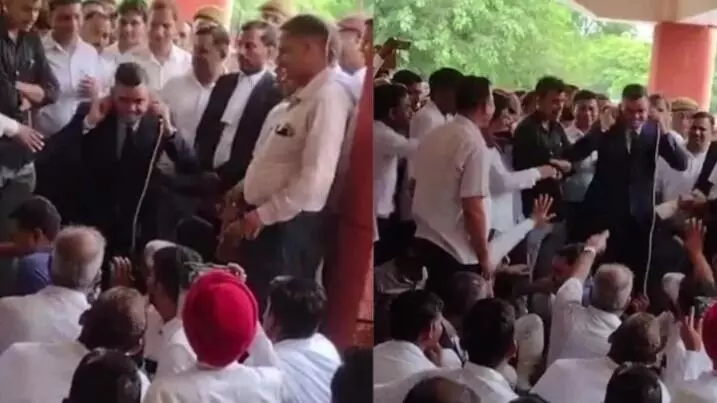 ಉತ್ತರಪ್ರದೇಶ | ಸ್ವಚ್ಛತಾ ಕೊರತೆಯ ಹೊಣೆಹೊತ್ತು ಕರ್ತವ್ಯಕ್ಕೆ ಹಾಜರಾದ ಮೊದಲ ದಿನವೇ ಬಸ್ಕಿ ತೆಗೆದ ಐಎಎಸ್ ಅಧಿಕಾರಿ : ವೀಡಿಯೊ ವೈರಲ್ ಉತ್ತರಪ್ರದೇಶ | ಸ್ವಚ್ಛತಾ ಕೊರತೆಯ ಹೊಣೆಹೊತ್ತು ಕರ್ತವ್ಯಕ್ಕೆ ಹಾಜರಾದ ಮೊದಲ ದಿನವೇ ಬಸ್ಕಿ ತೆಗೆದ ಐಎಎಸ್ ಅಧಿಕಾರಿ : ವೀಡಿಯೊ ವೈರಲ್