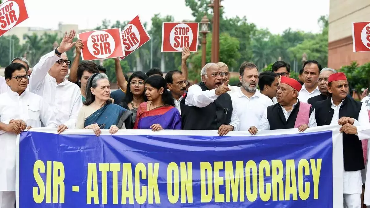 ಬಿಹಾರ ಎಸ್ಐಆರ್ ವಿರುದ್ಧ ಸೋನಿಯಾ, ಪ್ರತಿಪಕ್ಷದ ನಾಯಕರಿಂದ ಪ್ರತಿಭಟನೆ