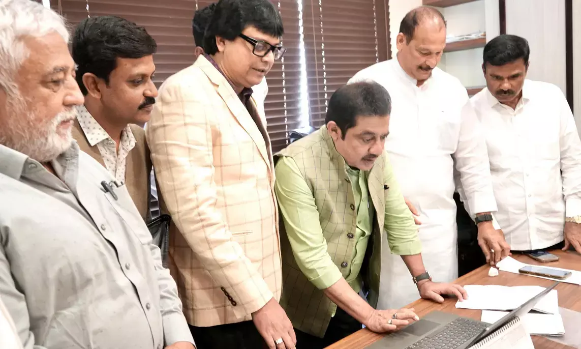 ‘ಅರಿವು ಯೋಜನೆ’ ಪರೀಕ್ಷಾ ಪ್ರಾಧಿಕಾರಕ್ಕೆ ಕೆಎಂಡಿಸಿಯಿಂದ ಒಪ್ಪಂದ ಪತ್ರ ಹಸ್ತಾಂತರ