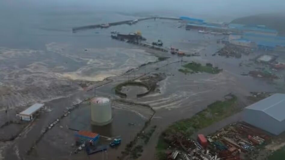 8.8 ತೀವ್ರತೆಯ ಪ್ರಬಲ ಭೂಕಂಪದ ಬೆನ್ನಲ್ಲೇ ರಷ್ಯಾ, ಜಪಾನ್‌ ಕರಾವಳಿಗೆ ಅಪ್ಪಳಿಸಿದ ಸುನಾಮಿ : ಜನರ ಸ್ಥಳಾಂತರ