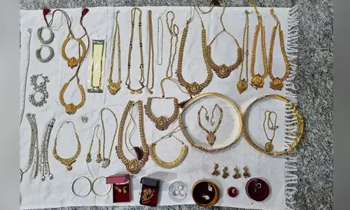 ಕೊಪ್ಪಳ | 15 ಸಾವಿರ ರೂ. ಸಂಬಳಕ್ಕೆ ದುಡಿಯುವ ಗುತ್ತಿಗೆ ನೌಕರನ ಬಳಿ 24 ಮನೆಗಳು, ಆರು ನಿವೇಶನಗಳು ಪತ್ತೆ