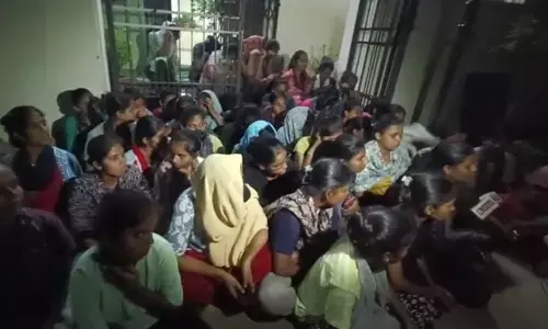 ಕಲಬುರಗಿ | ಹಾಸ್ಟೆಲ್ ವಿದ್ಯಾರ್ಥಿನಿ ಮೇಲೆ ವಾರ್ಡನ್‌ನಿಂದ ಹಲ್ಲೆ ಆರೋಪ : ರಾತ್ರೋರಾತ್ರಿ ಪ್ರತಿಭಟನೆ