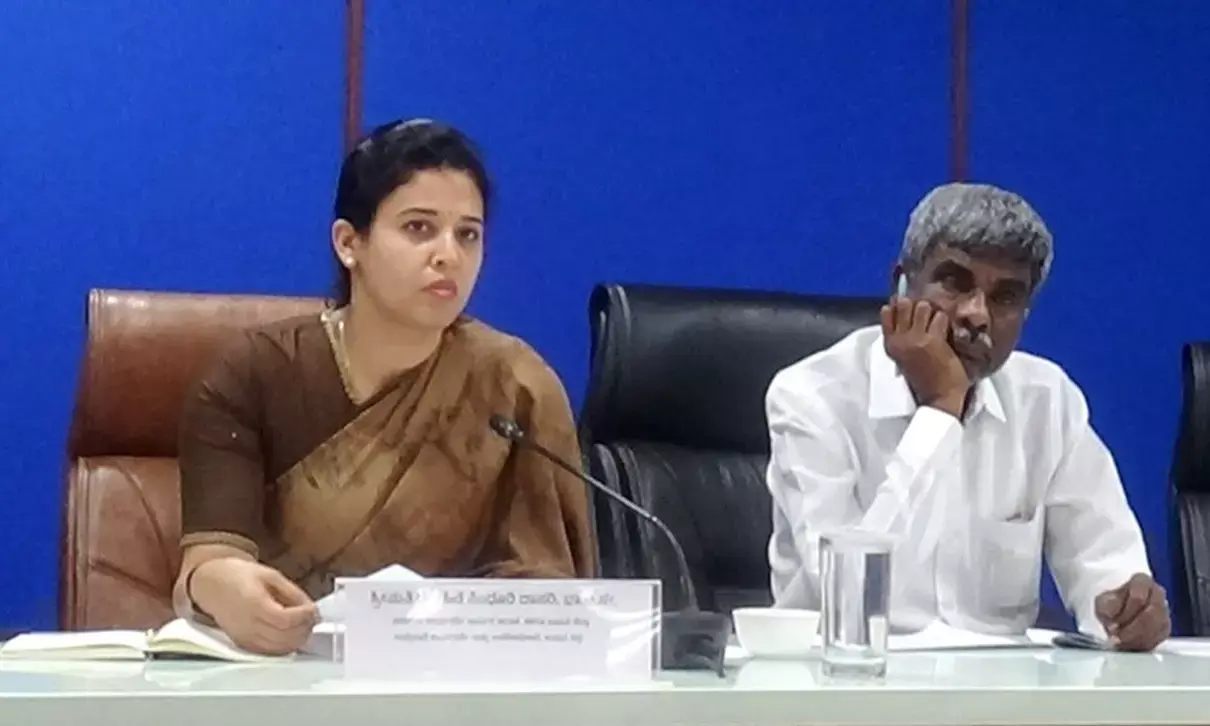 ಮಲ್ಪೆ ಮೀನುಗಾರಿಕಾ ಬಂದರಿನ ವಿಸ್ತರಣೆಗೆ ಯೋಜನೆ ರೂಪಿಸಿ: ಉಡುಪಿ ಜಿಲ್ಲಾ ಉಸ್ತುವಾರಿ ಕಾರ್ಯದರ್ಶಿ ರೋಹಿಣಿ ಸಿಂಧೂರಿ