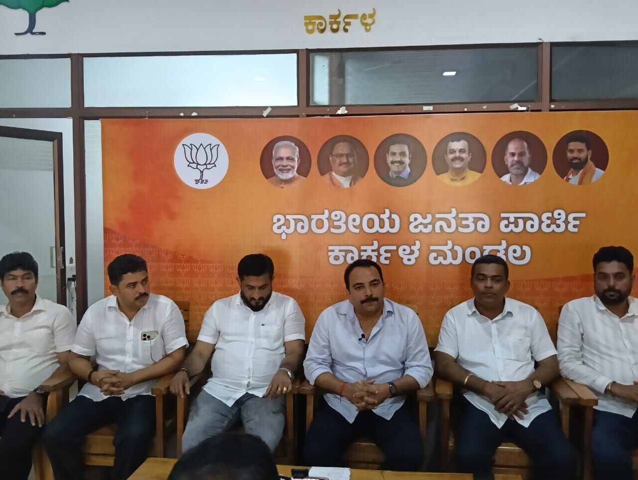 ಅಸಲಿ ಕಂಚಿನ ಪ್ರತಿಮೆ ಸ್ಥಾಪನೆಗೆ ಸಾರ್ವಜನಿಕ ಹಿತಾಸಕ್ತಿ ಅರ್ಜಿ ಸಲ್ಲಿಸಿರುವ ಕಾಂಗ್ರೆಸ್ ನಾಯಕರಿಗೆ ನಾಲಿಗೆ ಎಷ್ಟು? : ಮಹಾವೀರ ಹೆಗ್ಡೆ