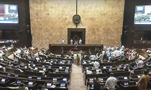 ರಾಜ್ಯಸಭೆಯಲ್ಲಿ ಎಸ್‌ಐಆರ್ ವಿರುದ್ಧ ಪ್ರತಿಭಟನಾನಿರತ ಪ್ರತಿಪಕ್ಷ ಸದಸ್ಯರನ್ನು ತಡೆದ ಮಾರ್ಷಲ್‌ ಗಳು