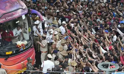 ಬೆಂಗಳೂರಿನಲ್ಲಿ ಕಾಲ್ತುಳಿತ ಪ್ರಕರಣ | ಮಹಾರಾಜ ಟ್ರೋಫಿ ಟೂರ್ನಿ ಚಿನ್ನಸ್ವಾಮಿ ಸ್ಟೇಡಿಯಂನಿಂದ ಸ್ಥಳಾಂತರ?