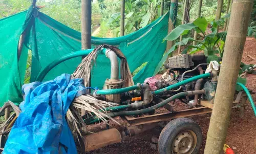 ವಿಟ್ಲ: ಮರಳು ತೆಗೆಯುತ್ತಿದ್ದ ಕೋಡಿ ಹೊಳೆಗೆ ಪೊಲೀಸ್ ದಾಳಿ; ಸೊತ್ತು ವಶಕ್ಕೆ