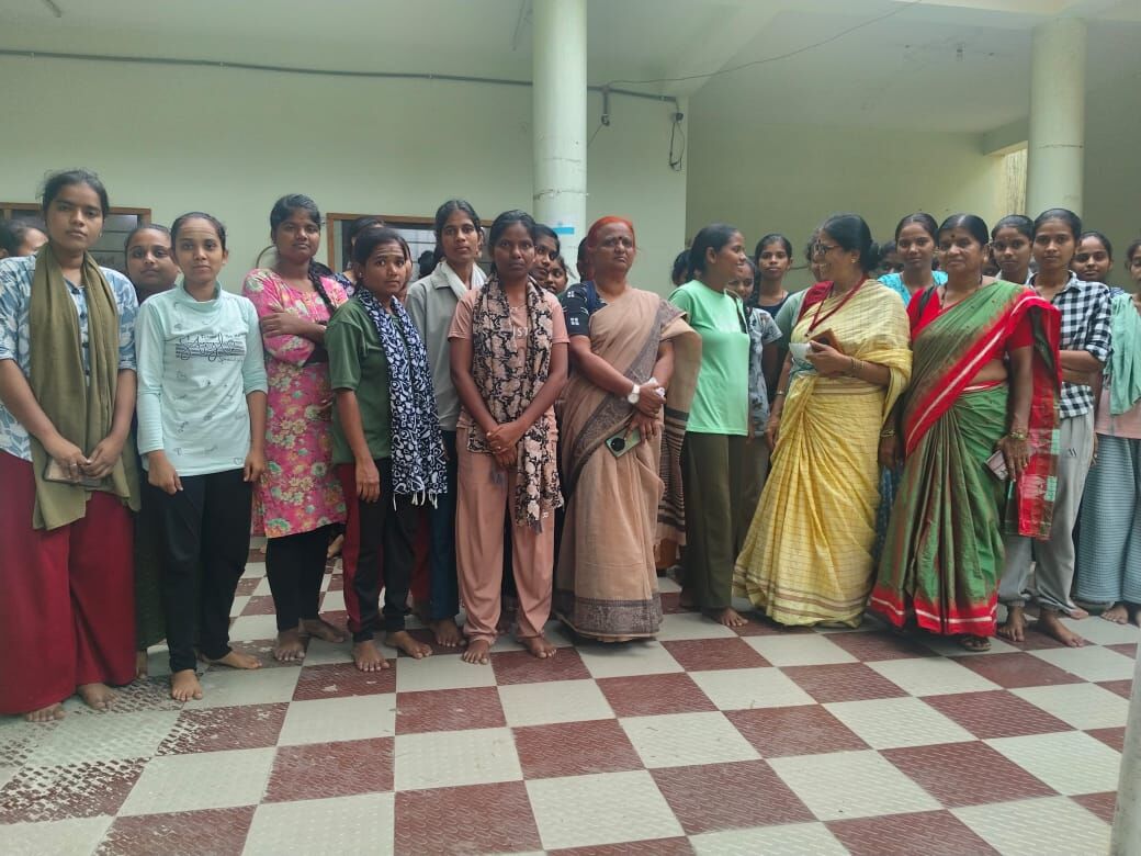 ಕಲಬುರಗಿ | ವಿದ್ಯಾರ್ಥಿನಿ ಮೇಲೆ ವಾರ್ಡನ್ ಹಲ್ಲೆ ಆರೋಪ; ಹಾಸ್ಟೆಲ್ ಗೆ ಭೇಟಿ ನೀಡಿದ ಜನವಾದಿ ಸಂಘಟನೆ