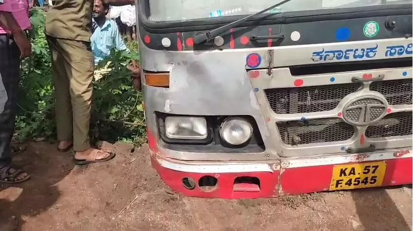 ಲಿಂಗಸುಗೂರು | ಚರಂಡಿಗಿಳಿದ ಸರಕಾರಿ ಬಸ್