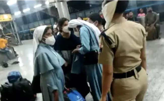 ಛತ್ತೀಸ್ ಗಢ | ನಮ್ಮನ್ನು ಮತಾಂತರಗೊಳಿಸಲಾಗುತ್ತಿದೆ ಎನ್ನುವುದು ಕಟ್ಟುಕತೆ ಎಂದ ಆದಿವಾಸಿ ಬಾಲಕಿಯರು!