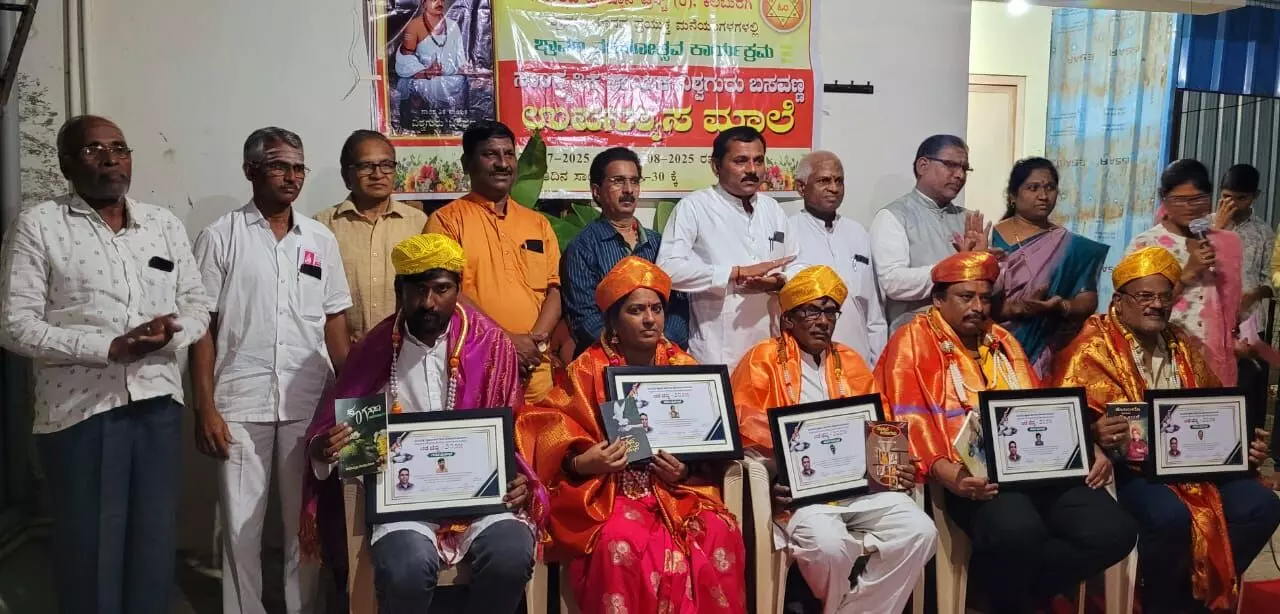 ಕಲಬುರಗಿ| ವಿವಿಧ ಕ್ಷೇತ್ರದ ಸಾಧಕರಿಗೆ ನಡೆ ಚೆನ್ನ ಪ್ರಶಸ್ತಿ ಪ್ರದಾನ