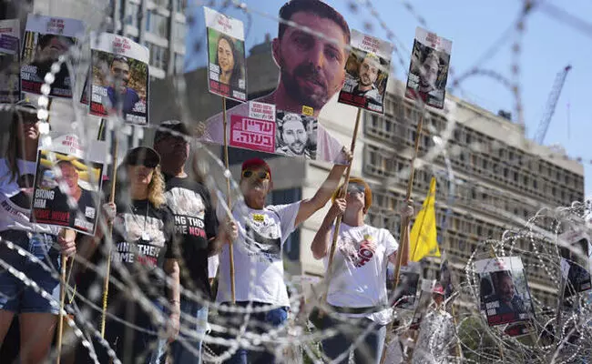 ಟೆಲ್ ಅವೀವ್ ನಲ್ಲಿ ಒತ್ತೆಯಾಳುಗಳ ಕುಟುಂಬಗಳನ್ನು ಭೇಟಿಯಾದ ಅಮೆರಿಕ ರಾಯಭಾರಿ