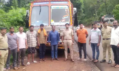 ವಿಟ್ಲ: ಅಕ್ರಮ ಕೆಂಪು ಕಲ್ಲು ಸಾಗಾಟ ಆರೋಪ; ಲಾರಿ, ಇಬ್ಬರು ಚಾಲಕರು ವಶಕ್ಕೆ