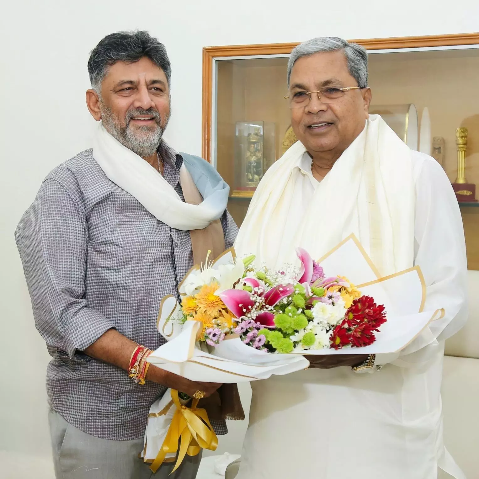 ಕರ್ನಾಟಕದ ಕಲ್ಯಾಣಕ್ಕಾಗಿ ನಮ್ಮ ಕೈ ಹೀಗೆ ಜೊತೆಯಾಗಿರಲಿದೆ: ಸಿದ್ದರಾಮಯ್ಯರಿಗೆ ಜನ್ಮದಿನದ ಶುಭಾಶಯ ಕೋರಿದ ಡಿಕೆಶಿ