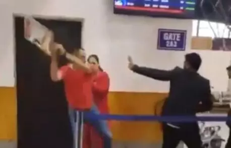 ಸ್ಪೈಸ್‌ಜೆಟ್ ಸಿಬ್ಬಂದಿಯ ಮೇಲೆ ಸೇನಾಧಿಕಾರಿಯಿಂದ ಮಾರಣಾಂತಿಕ ಹಲ್ಲೆ; ವಿಡಿಯೋ ವೈರಲ್