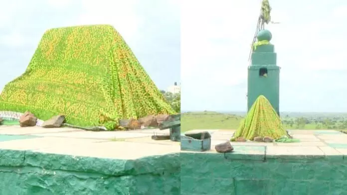 ಕಲಬುರಗಿ | ಕೇಂದ್ರೀಯ ವಿವಿಯಲ್ಲಿ ಗೋರಿಗಳ ನಿರ್ಮಾಣ : ಸುಳ್ಳು ಸುದ್ದಿ ಬಿತ್ತರಿಸಿದ ಮಾಧ್ಯಮಗಳು ಕಲಬುರಗಿ | ಕೇಂದ್ರೀಯ ವಿವಿಯಲ್ಲಿ ಗೋರಿಗಳ ನಿರ್ಮಾಣ : ಸುಳ್ಳು ಸುದ್ದಿ ಬಿತ್ತರಿಸಿದ ಮಾಧ್ಯಮಗಳು