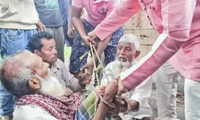 ಪಶ್ಚಿಮ ಬಂಗಾಳ | ದನ ಸಾಗಿಸುತ್ತಿದ್ದ ವೃದ್ದರನ್ನು ಕಟ್ಟಿ ಹಾಕಿ, ಹಲ್ಲೆ ನಡೆಸಿ ಮೆರವಣಿಗೆ ಮಾಡಿದ ಸ್ವಘೋಷಿತ ಗೋರಕ್ಷಕರು