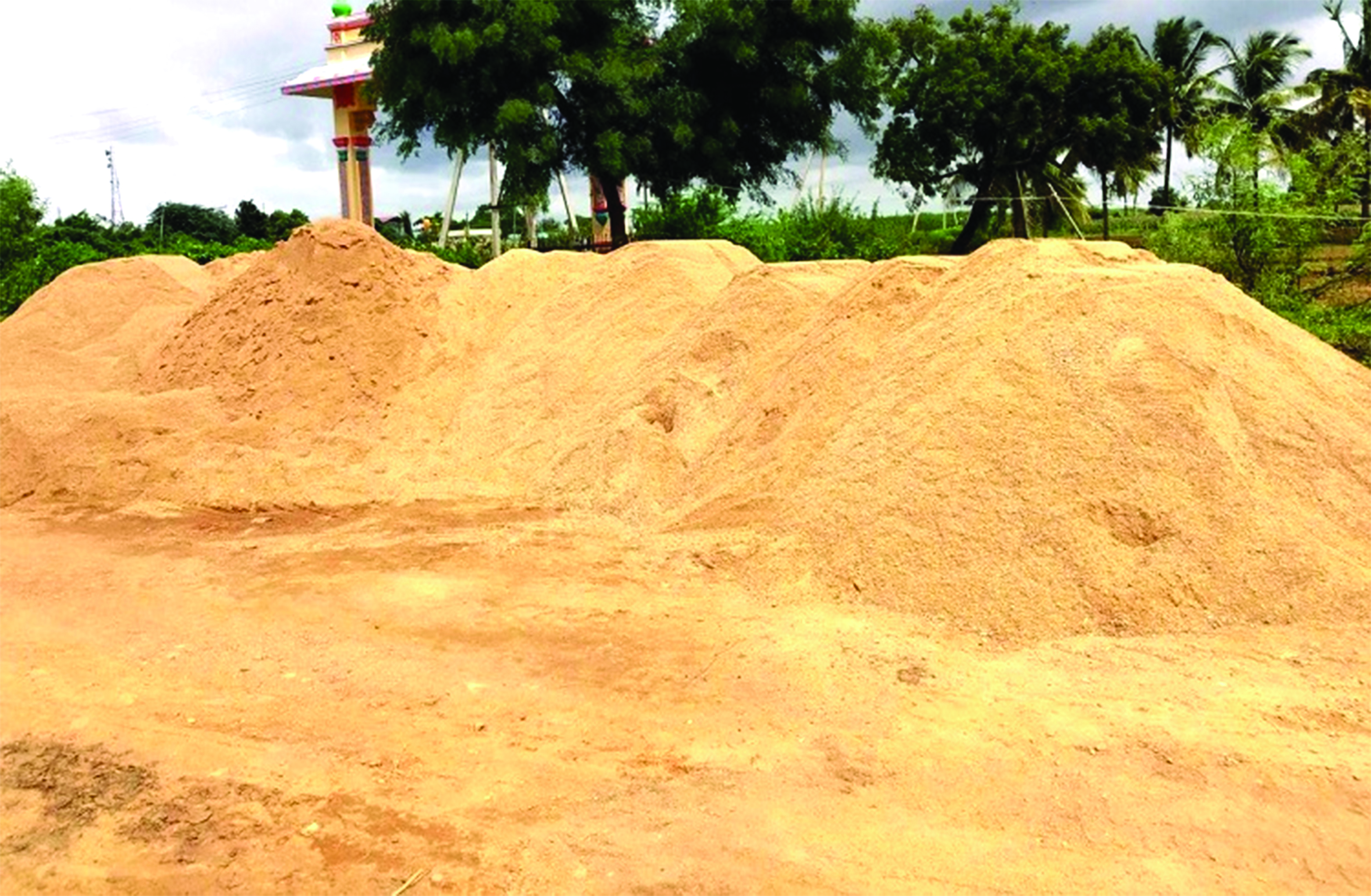 ಪರಿಹಾರ ಕಾಣದ ಮರಳು, ಕೆಂಪು ಕಲ್ಲಿನ ಸಮಸ್ಯೆ