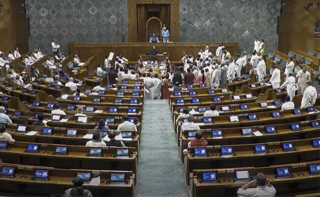 ಸಂಸತ್ತಿನ ಉಭಯ ಸದನಗಳ ಕಲಾಪ 1 ದಿನ ಮುಂದೂಡಿಕೆ