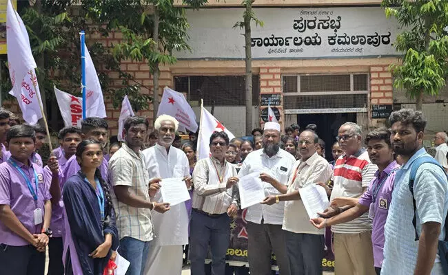 ಹೊಸಪೇಟೆ | ಬಸ್ ವ್ಯವಸ್ಥೆ ಕಲ್ಪಿಸಲು ಎಸ್‌ಎಫ್‌ಐನಿಂದ ಮನವಿ