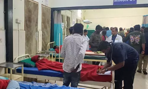 ಚಾಮರಾಜನಗರ | ವಿಷಪೂರಿತ ಹಣ್ಣು ಸೇವಿಸಿದ 12 ಮಕ್ಕಳು ಅಸ್ವಸ್ಥ : ಆಸ್ಪತ್ರೆಗೆ ದಾಖಲು