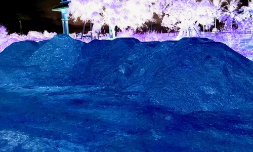 ಪರಿಹಾರ ಕಾಣದ ಮರಳು, ಕೆಂಪು ಕಲ್ಲಿನ ಸಮಸ್ಯೆ