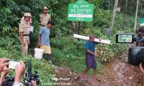 ಧರ್ಮಸ್ಥಳ ದೂರು | ಮೂರು ಬಕೆಟ್ ಗಳನ್ನು ಸೀಲ್ ಮಾಡಿ ಹೊರತಂದ ಎಸ್‌ ಐ ಟಿ; ಕುತೂಹಲ ಮೂಡಿಸಿದ ಕಾರ್ಯಾಚರಣೆ