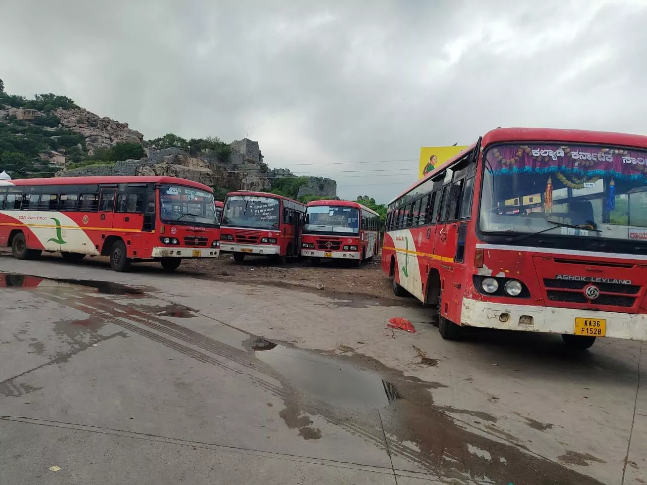 ರಾಜ್ಯ ಸಾರಿಗೆ ನೌಕರರ ಮುಷ್ಕರ: ರಾಜ್ಯಾದ್ಯಂತ ಪ್ರಯಾಣಿಕರ ಪರದಾಟ