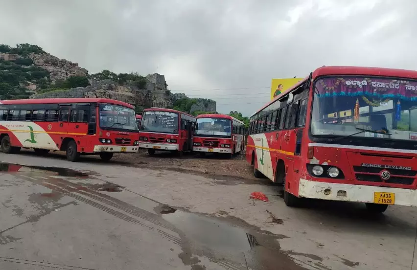 ಕೋರ್ಟ್ ಆದೇಶದ ಹೊರತಾಗಿಯೂ ಸಾರಿಗೆ ನೌಕರರ ಮುಷ್ಕರ ಮುಂದುವರಿಕೆ: ನ್ಯಾಯಾಂಗ ನಿಂದನೆ ಕ್ರಮದ ಎಚ್ಚರಿಕೆ ನೀಡಿದ ಹೈಕೋರ್ಟ್ ಕೋರ್ಟ್ ಆದೇಶದ ಹೊರತಾಗಿಯೂ ಸಾರಿಗೆ ನೌಕರರ ಮುಷ್ಕರ ಮುಂದುವರಿಕೆ: ನ್ಯಾಯಾಂಗ ನಿಂದನೆ ಕ್ರಮದ ಎಚ್ಚರಿಕೆ ನೀಡಿದ ಹೈಕೋರ್ಟ್