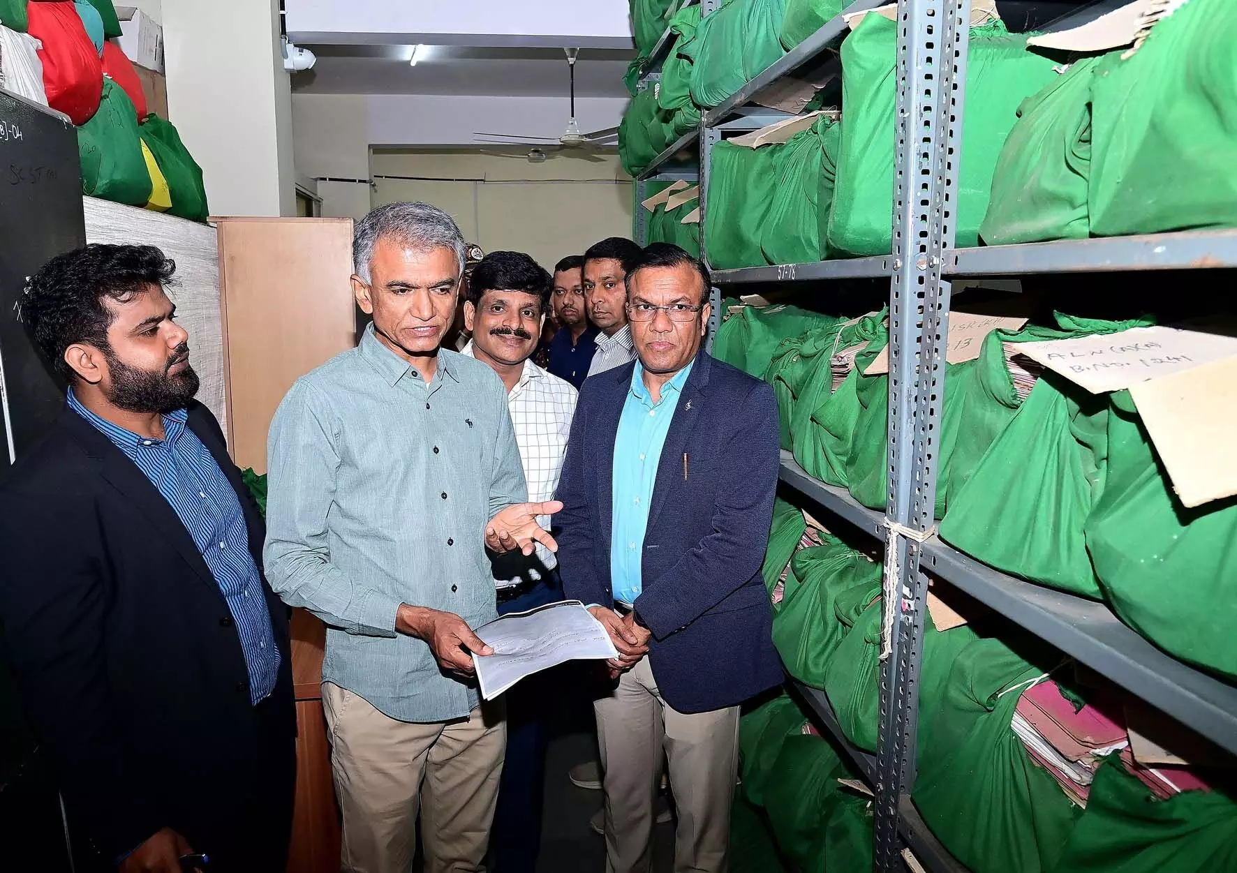 ರೈತರ ಬೆರಳ ತುದಿಗೆ ರೆಕಾರ್ಡ್ ರೂಂ ತಲುಪಿಸುವುದೇ ‘ಭೂ ಸುರಕ್ಷಾ’ ಅಭಿಯಾನದ ಗುರಿ: ಕಂದಾಯ ಸಚಿವ ಕೃಷ್ಣ ಬೈರೇಗೌಡ ರೈತರ ಬೆರಳ ತುದಿಗೆ ರೆಕಾರ್ಡ್ ರೂಂ ತಲುಪಿಸುವುದೇ ‘ಭೂ ಸುರಕ್ಷಾ’ ಅಭಿಯಾನದ ಗುರಿ: ಕಂದಾಯ ಸಚಿವ ಕೃಷ್ಣ ಬೈರೇಗೌಡ