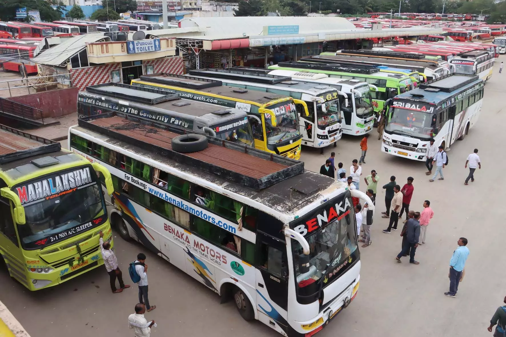 ‘ಸಾರಿಗೆ ನೌಕರರ ಮುಷ್ಕರ’ : ರಾಜ್ಯಾದ್ಯಂತ ಪ್ರಯಾಣಿಕರ ಪರದಾಟ