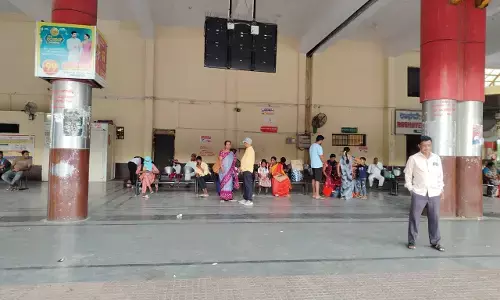 ರಾಯಚೂರು | ಸಾರಿಗೆ ನೌಕರರ ಮುಷ್ಕರ: ಪ್ರಯಾಣಿಕರ ಪರದಾಟ