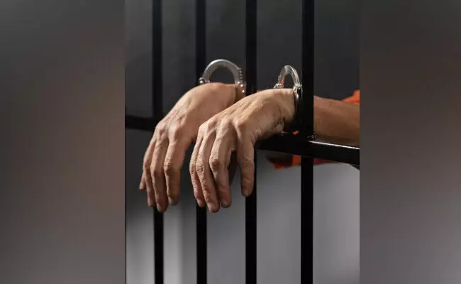 ಮಹಾರಾಷ್ಟ್ರ | ಪೊಲೀಸ್ ಕಾನ್ಸ್‌ಟೇಬಲ್‌ ಗೆ ಕಪಾಳ ಮೋಕ್ಷ ಮಾಡಿದ್ದ ಆರೋಪಿಗೆ ಒಂಭತ್ತು ವರ್ಷಗಳ ನಂತರ ಒಂದು ದಿನದ ಜೈಲು ಶಿಕ್ಷೆ!