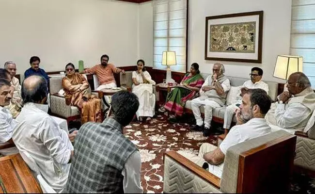 ಸುಪ್ರೀಂ ಕೋರ್ಟ್ ಟೀಕೆ: ರಾಹುಲ್ ಗಾಂಧಿ ಬೆನ್ನಿಗೆ ನಿಂತ ಇಂಡಿಯಾ ಮೈತ್ರಿಕೂಟ