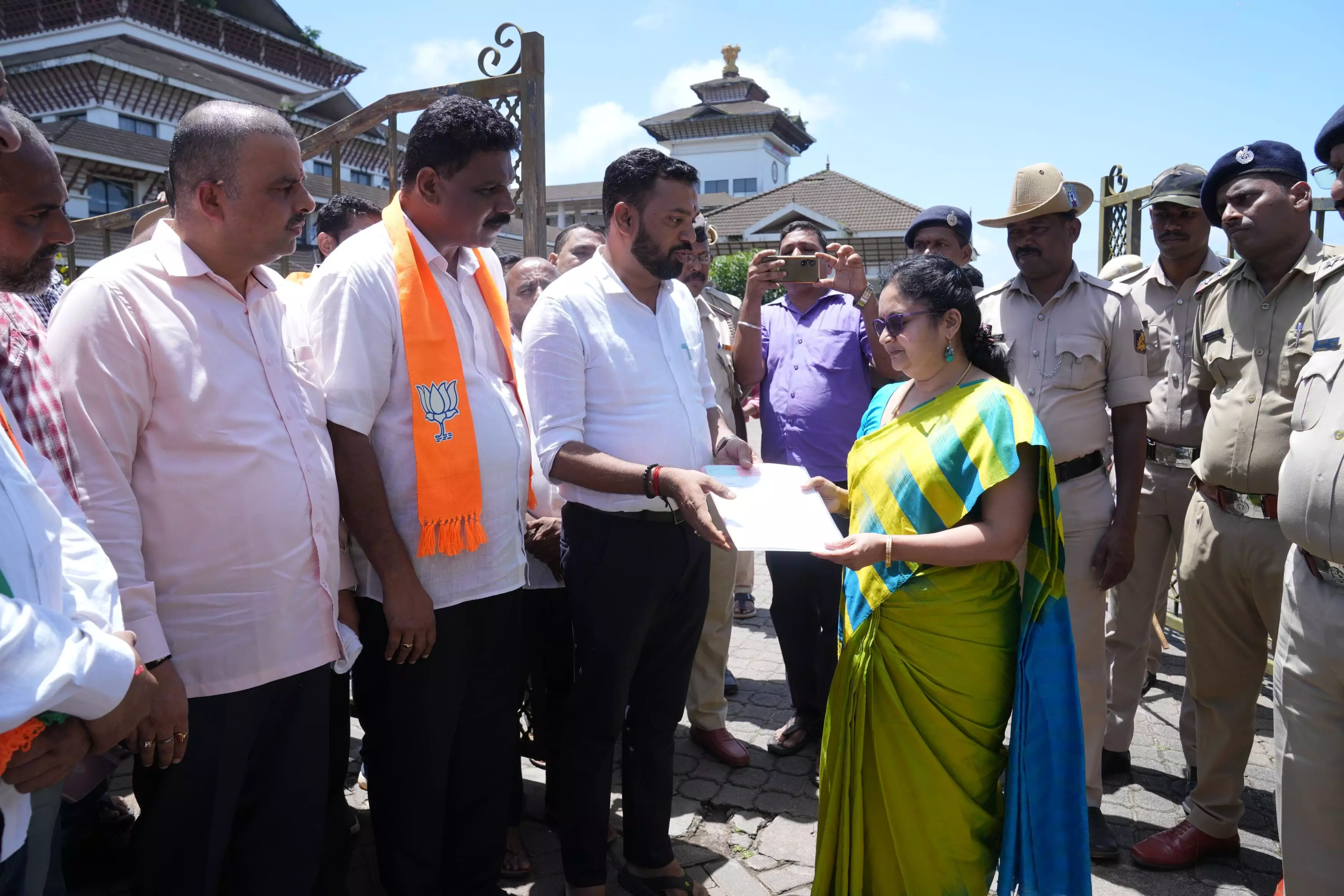 ಪರಶುರಾಮ ಪ್ರತಿಮೆಯ ಕಾಮಗಾರಿ, ಪ್ರತಿಷ್ಠಾಪನೆ ಶೀಘ್ರವೇ ನಡೆಸಿ: ಶಾಸಕ ಸುನಿಲ್ ನೇತೃತ್ವದಲ್ಲಿ ಪ್ರತಿಭಟನೆ, ಡಿಸಿಗೆ ಮನವಿ