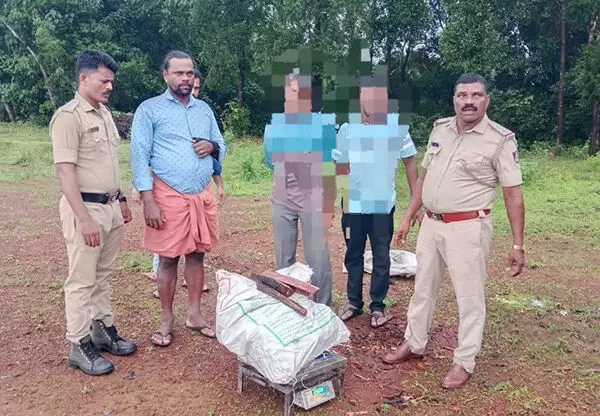 ಕಾರ್ಕಳ|ಶ್ರೀಗಂಧದ ಮರ ಕಳ್ಳತನ ಪ್ರಕರಣ: ಸೊತ್ತು ಸಹಿತ ಮೂವರ ಬಂಧನ