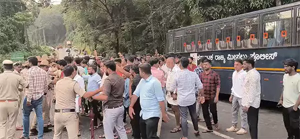 ಧರ್ಮಸ್ಥಳ ದೂರು| ಧರ್ಮಸ್ಥಳದಲ್ಲಿ ಯೂಟ್ಯೂಬರ್‌ ಗಳ ಮೇಲೆ ಮಾರಣಾಂತಿಕ ಹಲ್ಲೆ; ಇಬ್ಬರಿಗೆ ಗಂಭೀರ ಗಾಯ